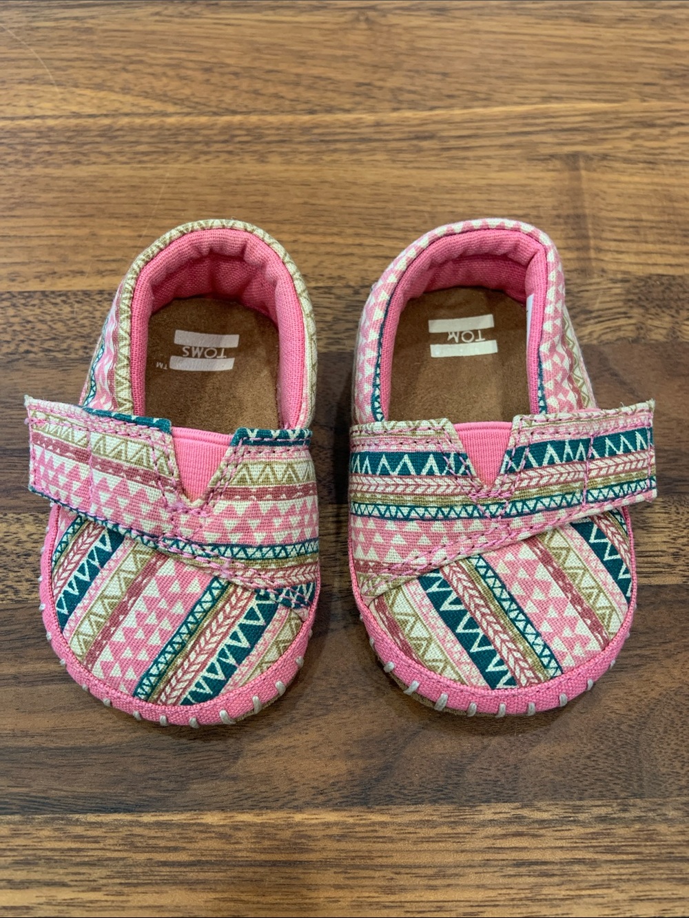 Toms Crib Alpargata Bubblegum Pink Mud Hut Infant Slip-Ons size 2 - Like New